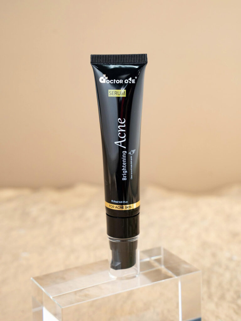 Với Serum Dưỡng Da Mụn Brightening Acne, da được làm dịu và sáng mịn hơn mỗi ngày.